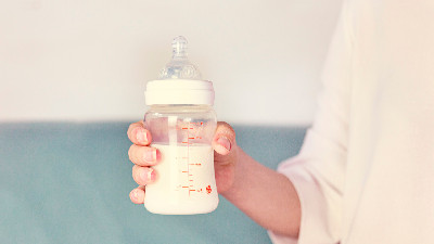 千庫網(wǎng)_母嬰奶瓶攝影圖_攝影圖編號122010