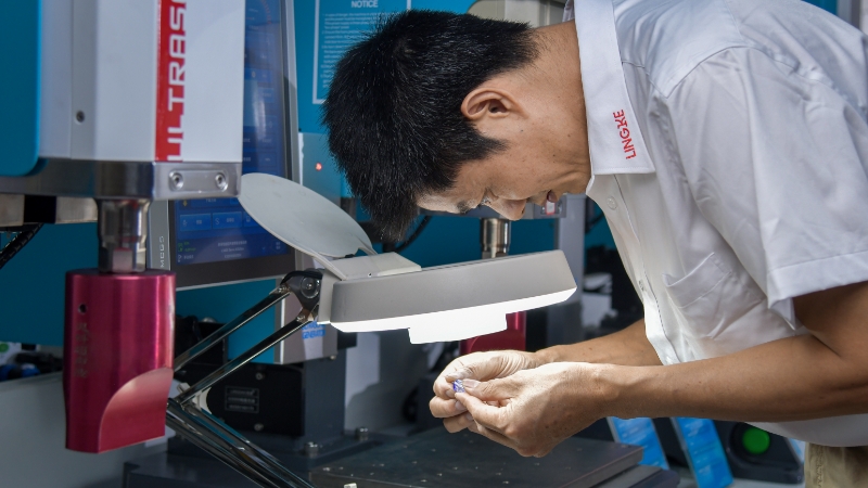 <i style='color:red'>惠州</i>仲愷區(qū)產(chǎn)業(yè)升級遇焊接難題？靈科超聲波焊接機(jī)來破解